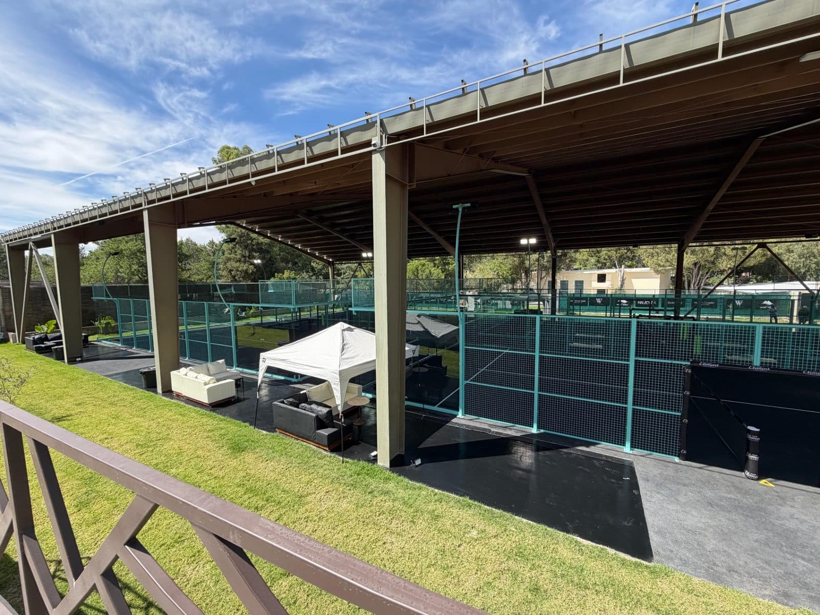 Club Element padel courts