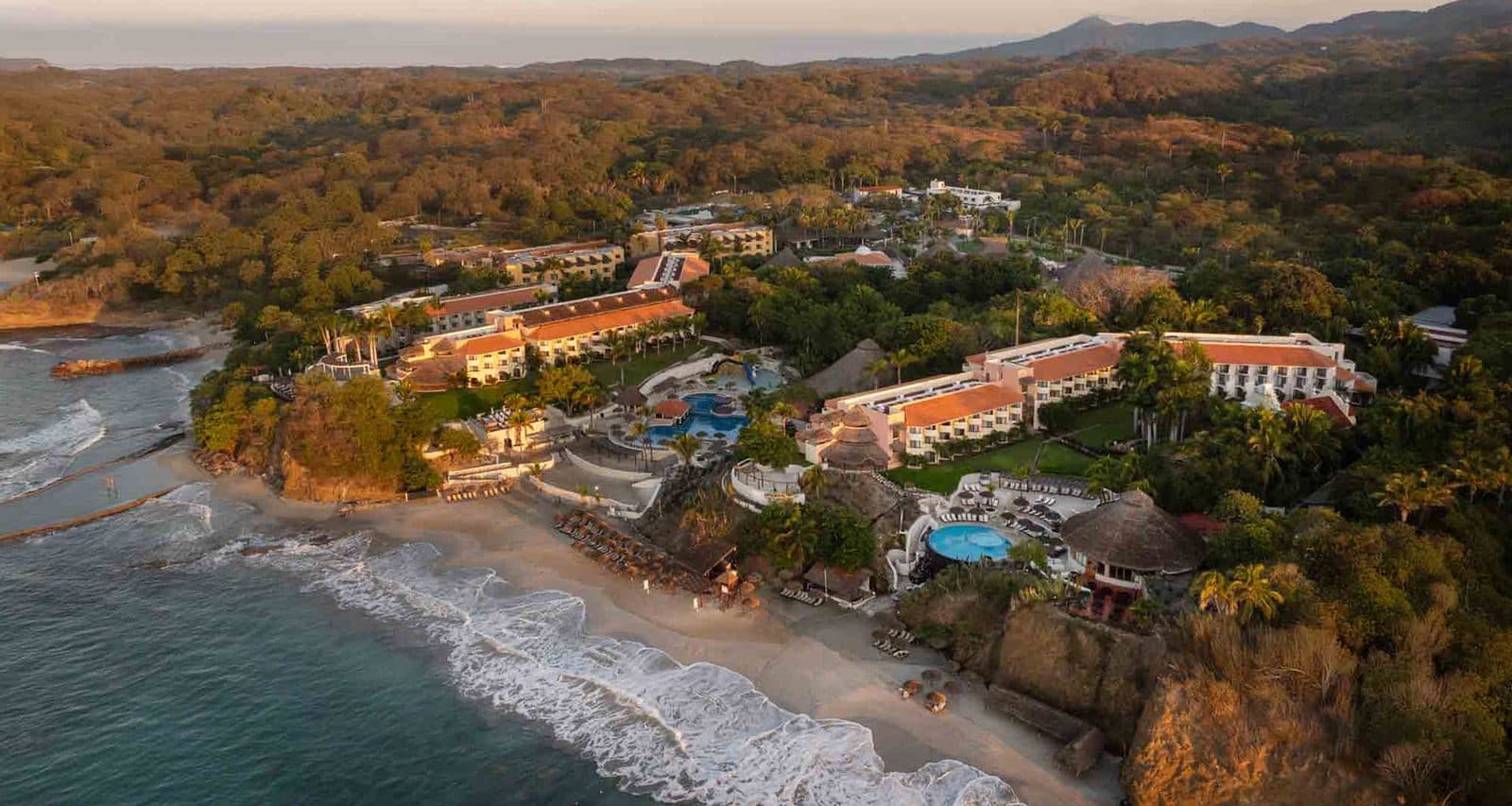 Grand Palladium Vallarta Resort & Spa padel courts