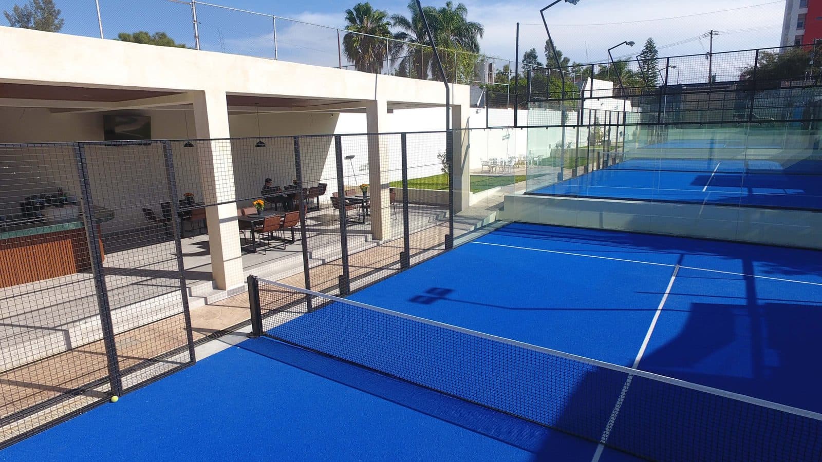 Luum Padel & Social Club padel courts